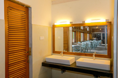 Olinia Airport Hotel