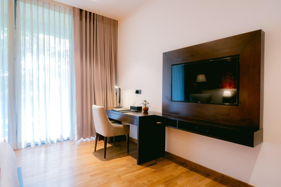 Waters Edge Hotel