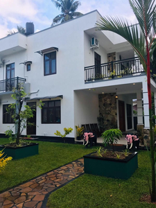 Sri White Villa Airport Boutique Hotel