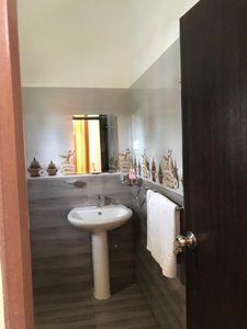 Sri White Villa Airport Boutique Hotel