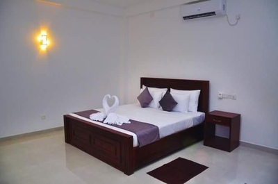 Airport Grand Holiday Home