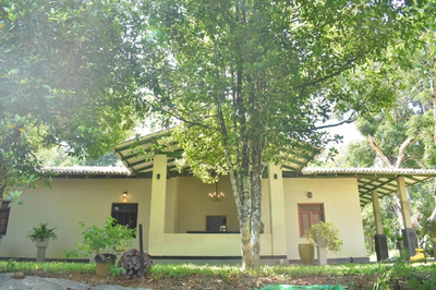 Charming & historical 3-Bed Bungalow in Hikkaduwa