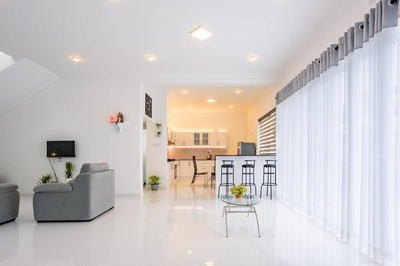 Clintonvilla 4-bedroom with pool near to Airport