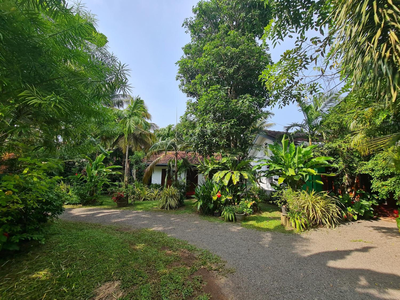 Hill Side Kings Villa (Colonial Bungalow)