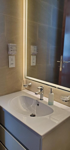 Luxury 32nd Floor 2 Bed-2 Bath Apartment with Pool, Harbour & Lotus Tower views