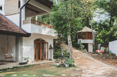 Rama Shala - Home of the flying Yogis
