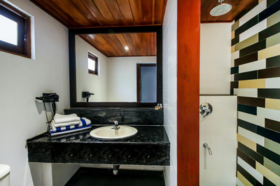 Kalla Bongo Lake Resort