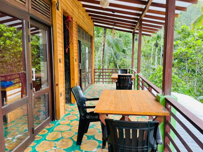 Nine Arch Jungle Inn