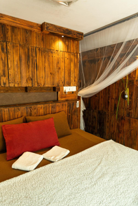 La pinchi " Pinchi's Bed "