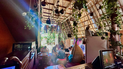A Lounge Hostel And Cafe