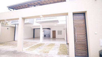 Diyawanna Villa - Deluxe Double Room in Colombo