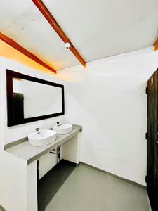 The Wave Rooms & Hostel