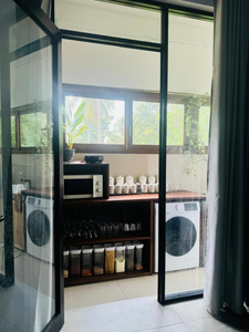 Pearl White Residency