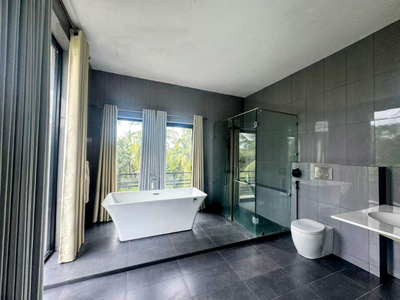 Pearl White Residency