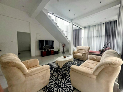 Pearl White Residency