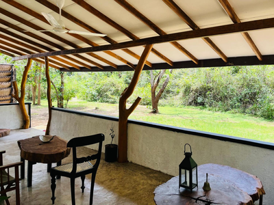 Funky Leopard Safari Lodge Bordering Yala National Park