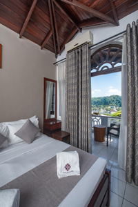 Ceyloni Lake Residency