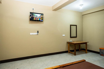 Abbi Holiday - Jaffna Lodge