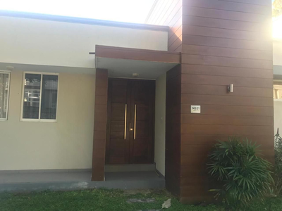 Lake Villa 21