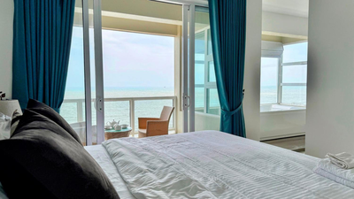 Luxury Oceanfront Penthouse in Uswetakeiyawa