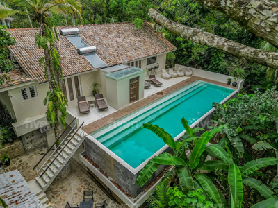 Luxury Jungle Villa with an Infinity Pool, Yoga Shala and Gym