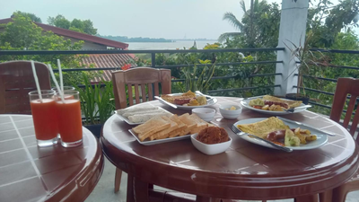 Lake Edge Resort