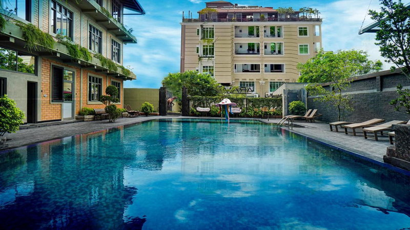 Sasha Transit Hotel
