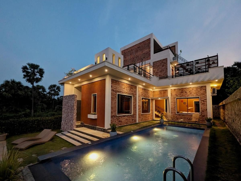 Villa with Private Pool, 12 mins walk to Beach