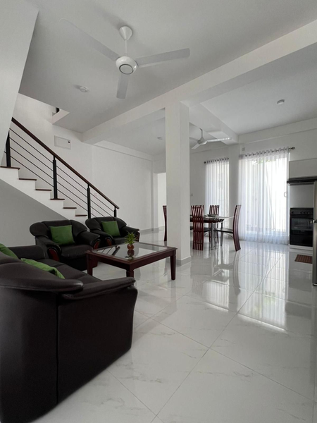 The CozyHome Battaramulla - 10 mts to Passport & ID Office