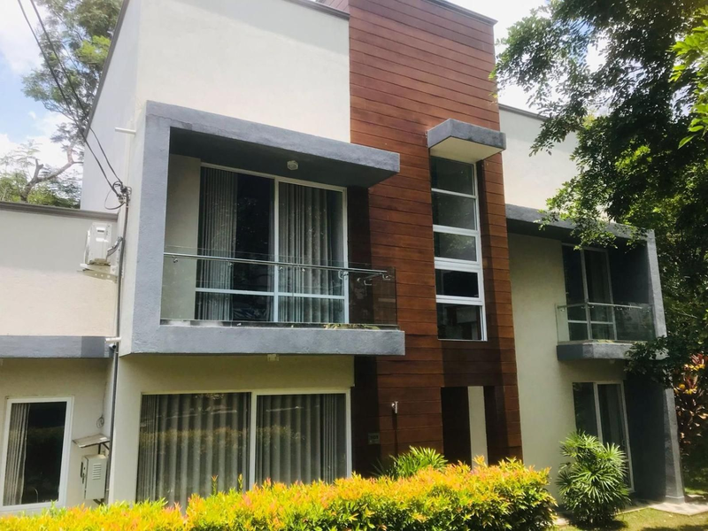 Lake Villa 21
