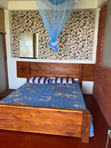 OYA LANGA HENA - Madrid camping site