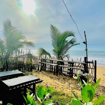 Waves ranna cabana and seafood - Hotel exterior or room view