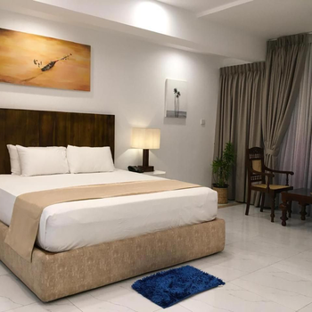 Lavinia Bay Beach Hotel - Hotel exterior or room view