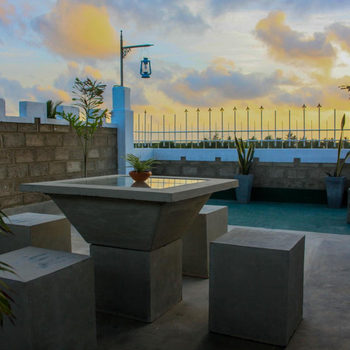 Niwahana Transit City Hotel - Hotel exterior or room view