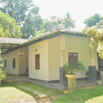 Charming & historical 3-Bed Bungalow in Hikkaduwa - Hotel exterior or room view