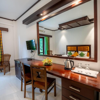Nirmala Hotel - Hotel exterior or room view