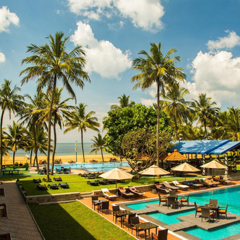 Camelot Beach Hotel - Hotel exterior or room view