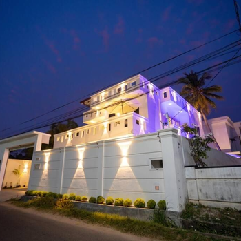 Clintonvilla 4-bedroom with pool near to Airport - Hotel exterior or room view