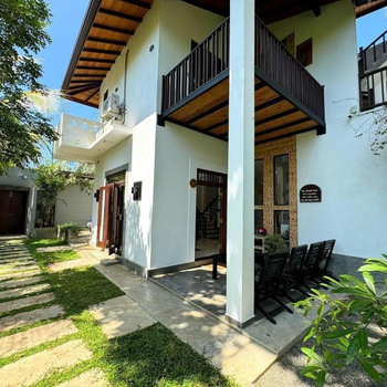 Anushka Holiday Inn - Hotel exterior or room view