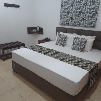 Larn's Villa Hotel & Apartment - Hotel exterior or room view