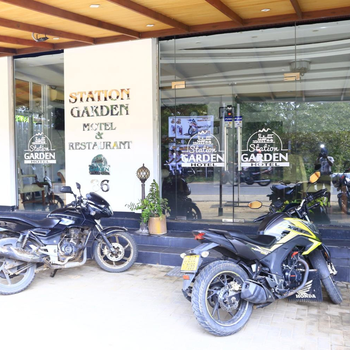 Station Garden Hotel And Resturant - Hotel exterior or room view