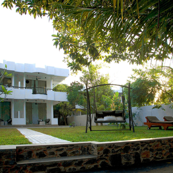villa layanga - riverside guestrooms - Hotel exterior or room view