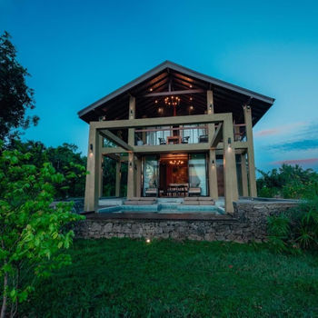 The Villa Lakeshore - Hotel exterior or room view