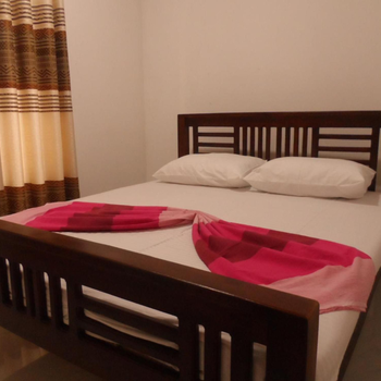 D2 Holiday Inn - Hotel exterior or room view