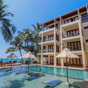 Sapphire Seas Beachfront Hotel - Hotel exterior or room view