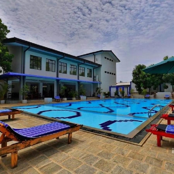 The Blue Wave Hotel - Hotel exterior or room view