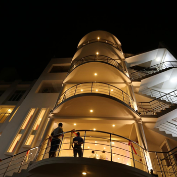 Hotel Oviya - Hotel exterior or room view