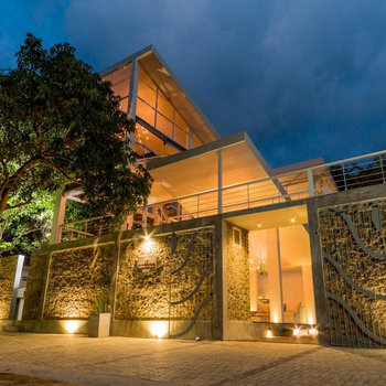 18 Faces with free drop off to Galle Fort by TukTuk - Hotel exterior or room view