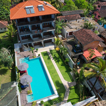 The Green Rooms Surf & Yoga Camp - ON THE BEACH - Prime location Renovated 2024 - Hotel exterior or room view