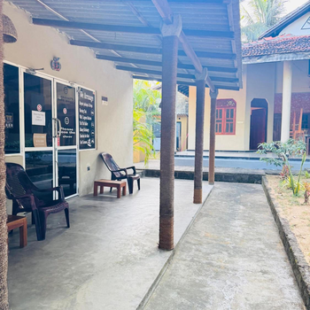 Uluwatu Surf Hostel - Hotel exterior or room view